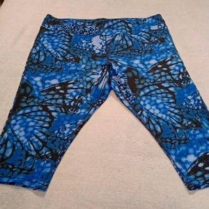JMS Active blue butterfly print capri leggings